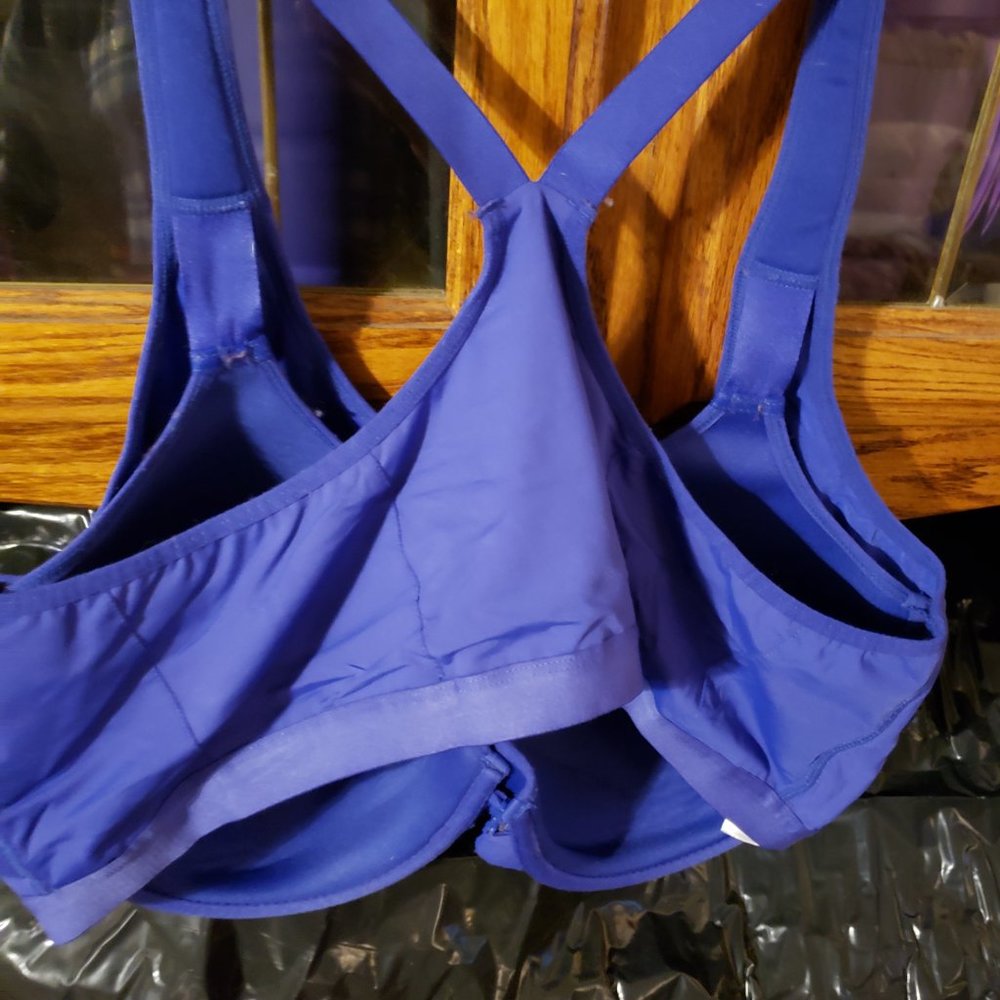 Bras - Picture 2 of 10